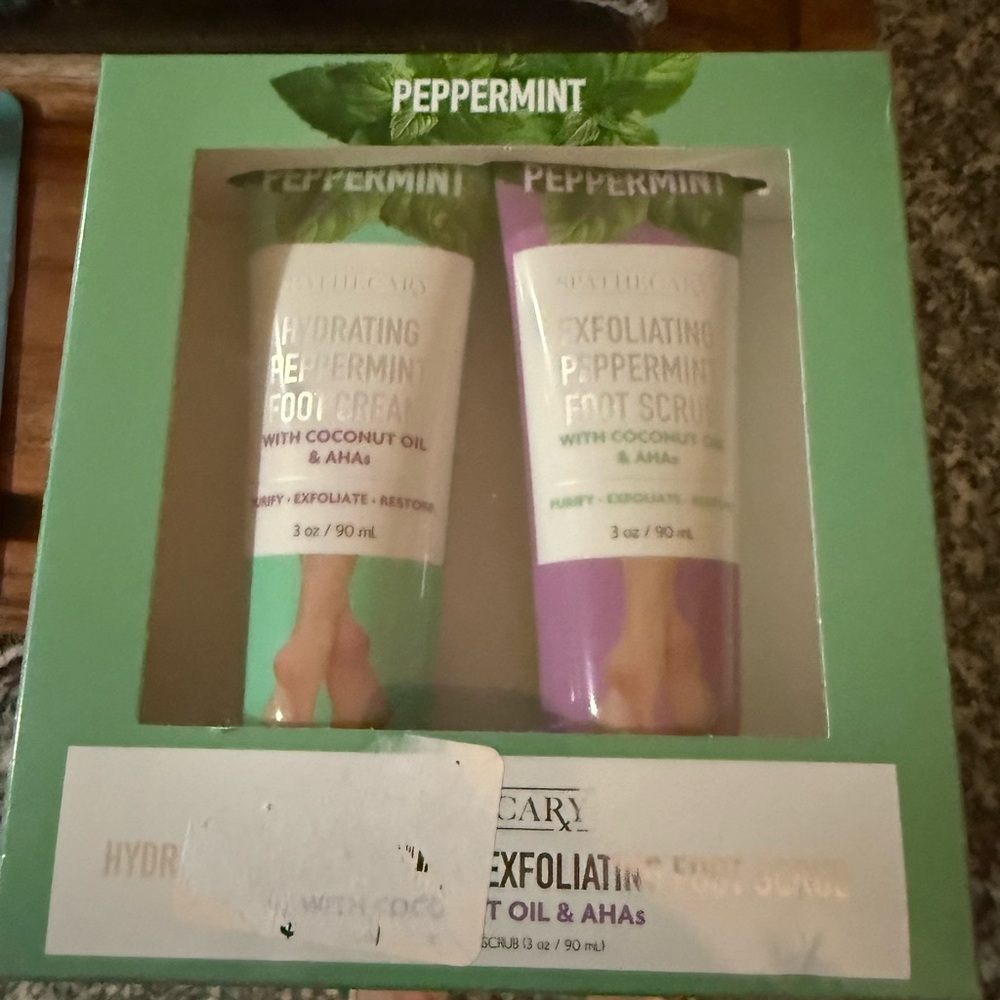 Peppermint Foot Care Set - Green and Purple